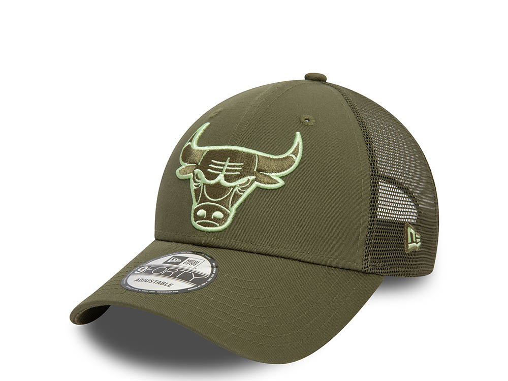 New Era Chicago Bulls Olive 9Forty Trucker Strapback Hat