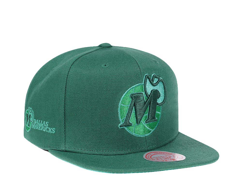 Mitchell & Ness Dallas Mavericks Green Hardwood Classic Snapback Hat