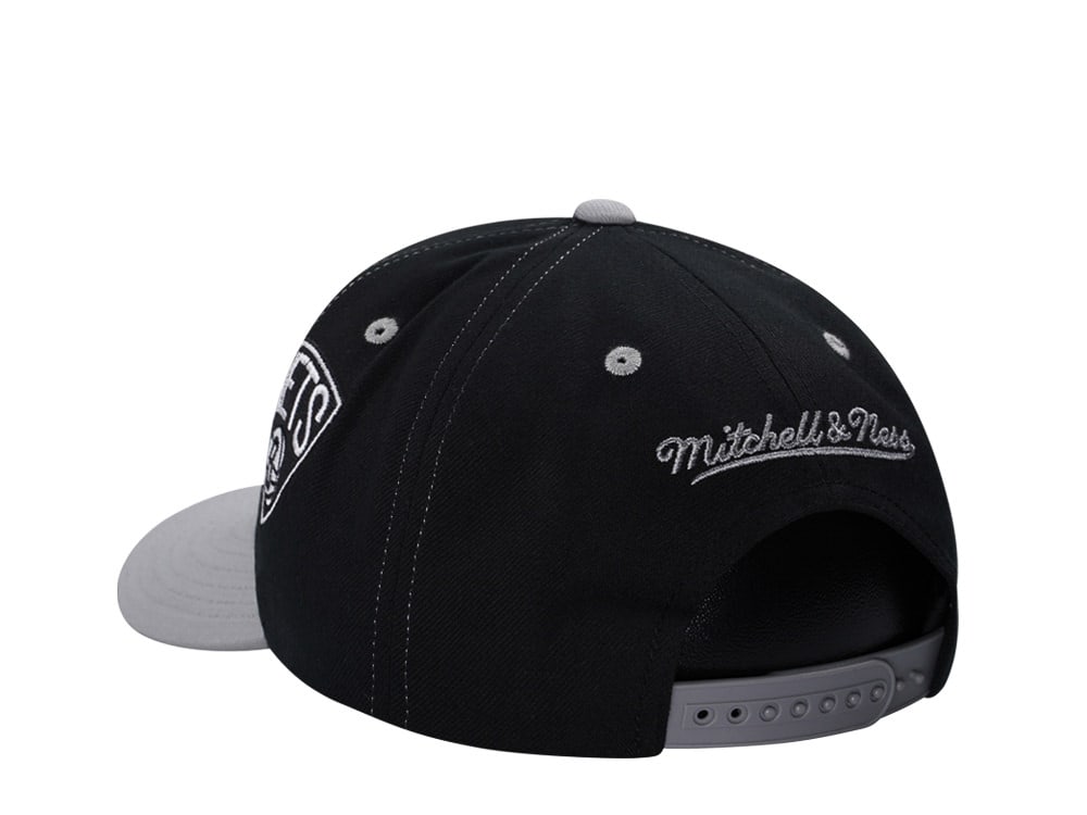 Mitchell & Ness Brooklyn Nets Classic Pro Crown Fit Snapback Hat
